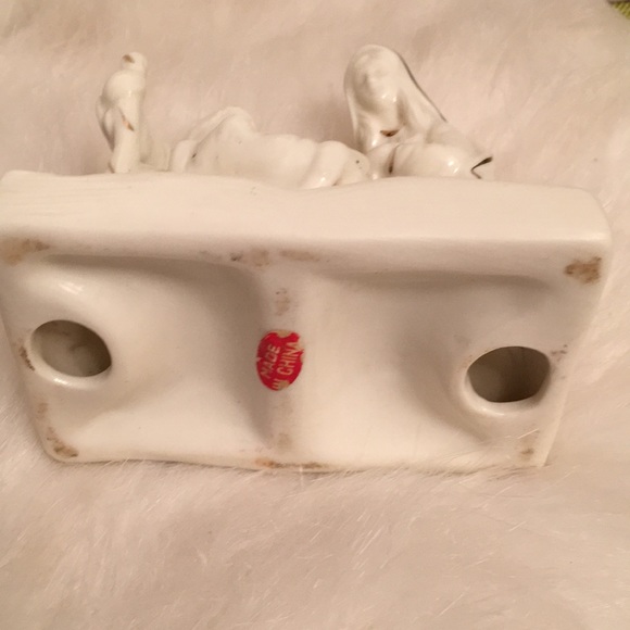 Baby Jesus with his parents on a book - Picture 6 of 7